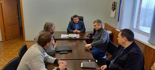 ДОРОЖНАЯ ТЕХНИКА, ЗАДЕЙСТВОВАННАЯ НА СТРОИТЕЛЬСТВЕ МОСТА, ПРИБЫВАЕТ В УСТЬ-КУТ