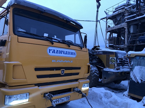 ДОРОЖНАЯ ТЕХНИКА, ЗАДЕЙСТВОВАННАЯ НА СТРОИТЕЛЬСТВЕ МОСТА, ПРИБЫВАЕТ В УСТЬ-КУТ
