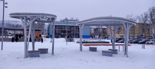 ИЗМЕНИЛАСЬ ДО НЕУЗНАВАЕМОСТИ. В УСТЬ-КУТЕ ЗАВЕРШЕНО БЛАГОУСТРОЙСТВО ПЛОЩАДИ У ДК РЕЧНИКИ